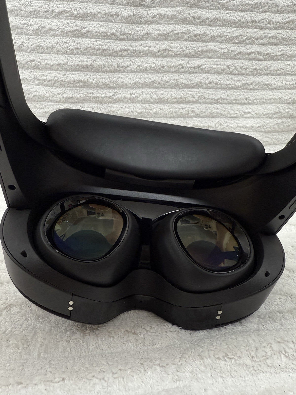 Meta Quest Pro 256GB VR Headset + 2 Controllers Black Excellent