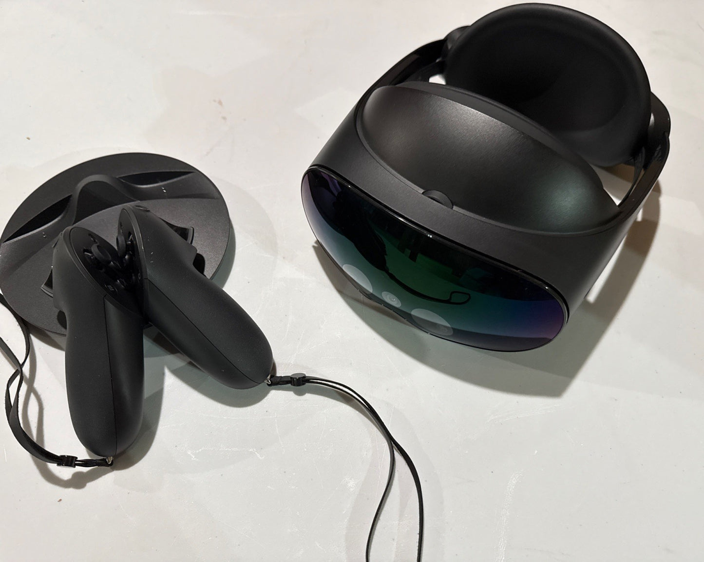 Oculus Quest Pro With Controllers, Full Light Blocker, Comfort Straps And Router