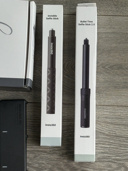 Insta360 X5, Essentials Bundle, 2 Battties in Excellent condition