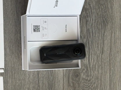 Insta360 X5, Essentials Bundle, 2 Battties in Excellent condition