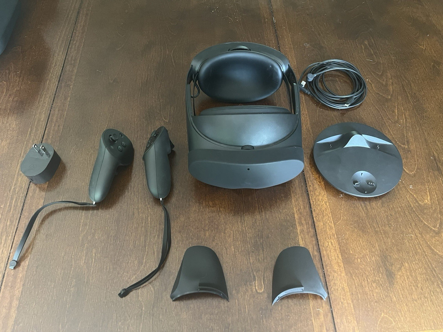 Complete Meta Quest Pro 256GB Kit w/ Controllers, Dock, and Travel Case