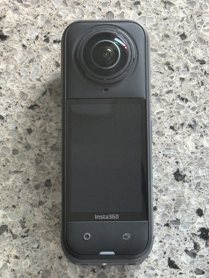 Insta360 X5, Essentials Bundle, 2 Battties in Excellent condition