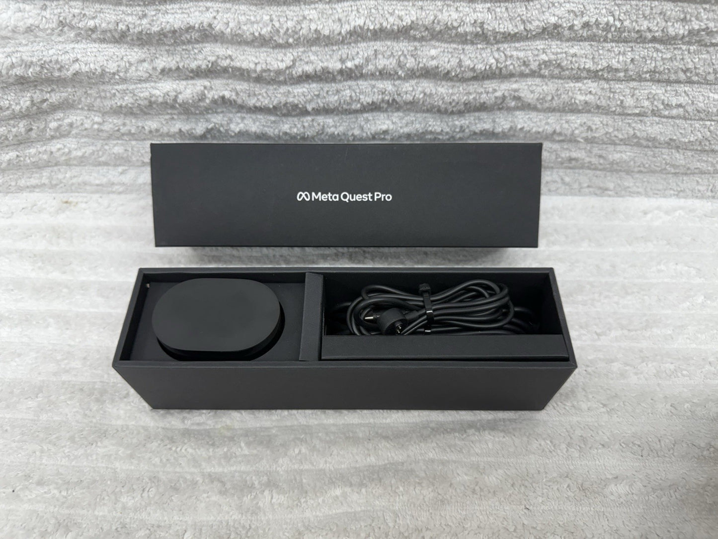 Meta Quest Pro 256GB VR Headset + 2 Controllers Black Excellent