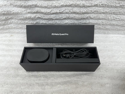 Meta Quest Pro 256GB VR Headset + 2 Controllers Black Excellent