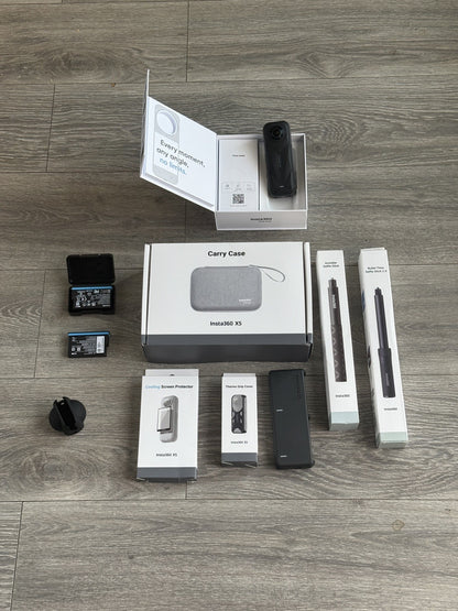Insta360 X5, Essentials Bundle, 2 Battties in Excellent condition