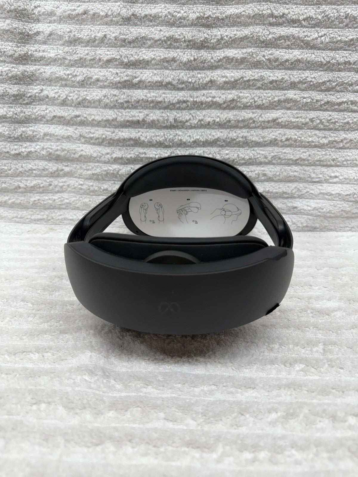 Meta Quest Pro 256GB VR Headset + 2 Controllers Black Excellent