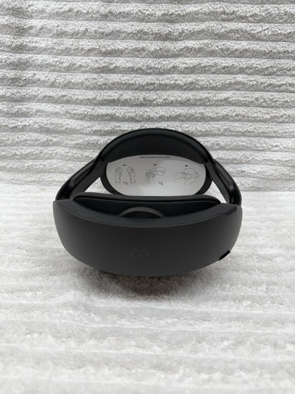 Meta Quest Pro 256GB VR Headset + 2 Controllers Black Excellent